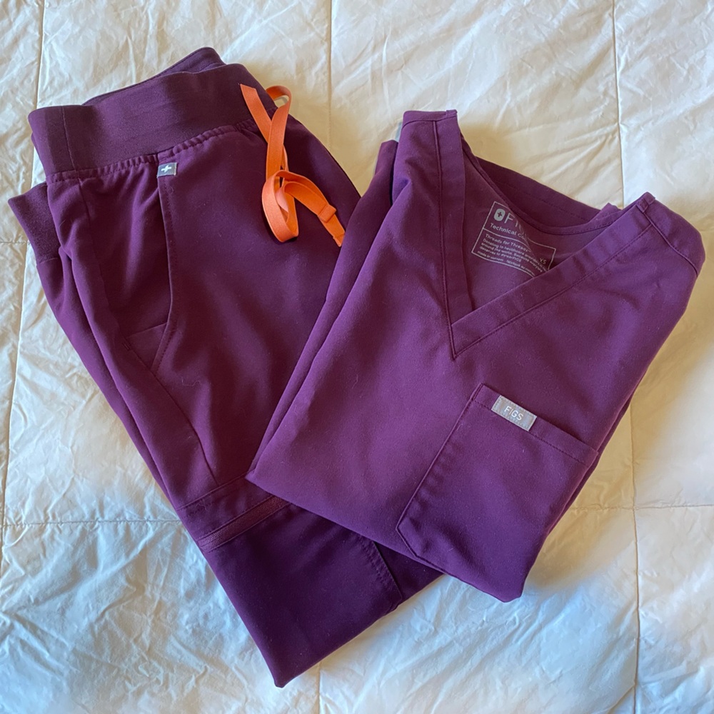 FIGS scrub set, deep purple, XS Catarina top, S/P Zamora bottoms